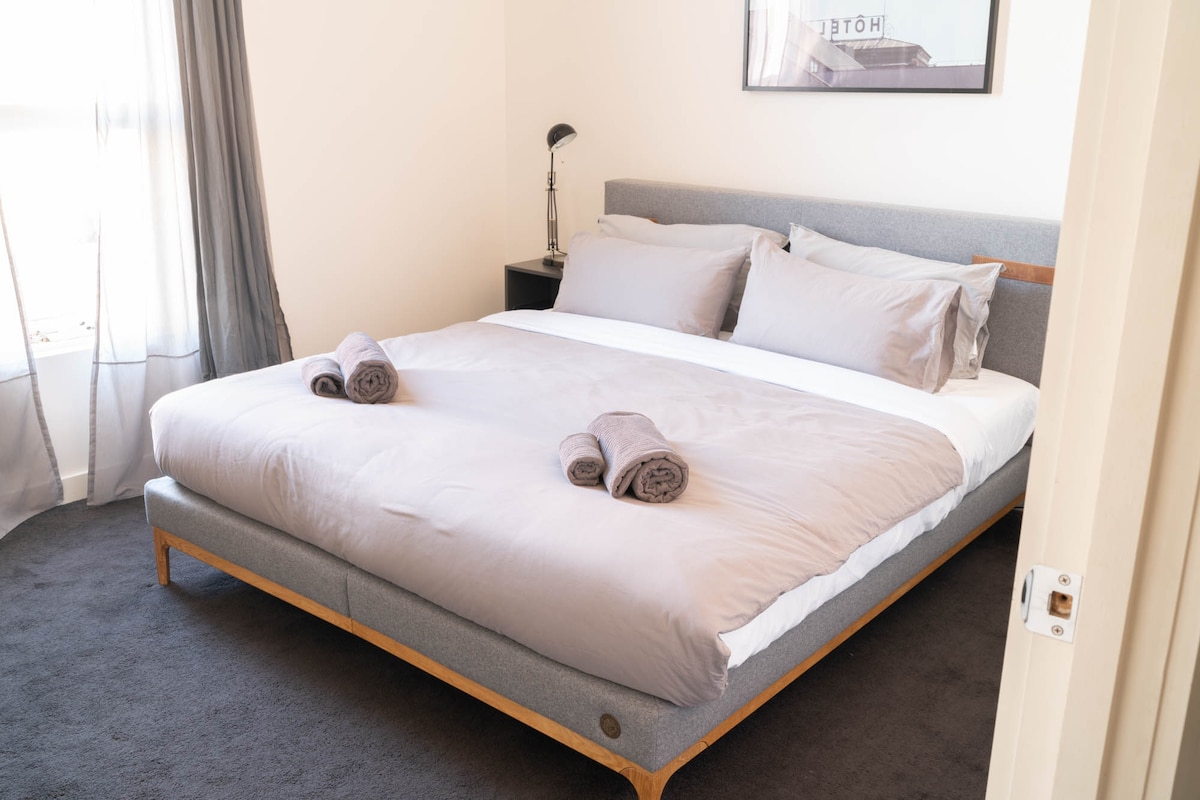 Second bedroom with king size bed and full sized wardrobe.