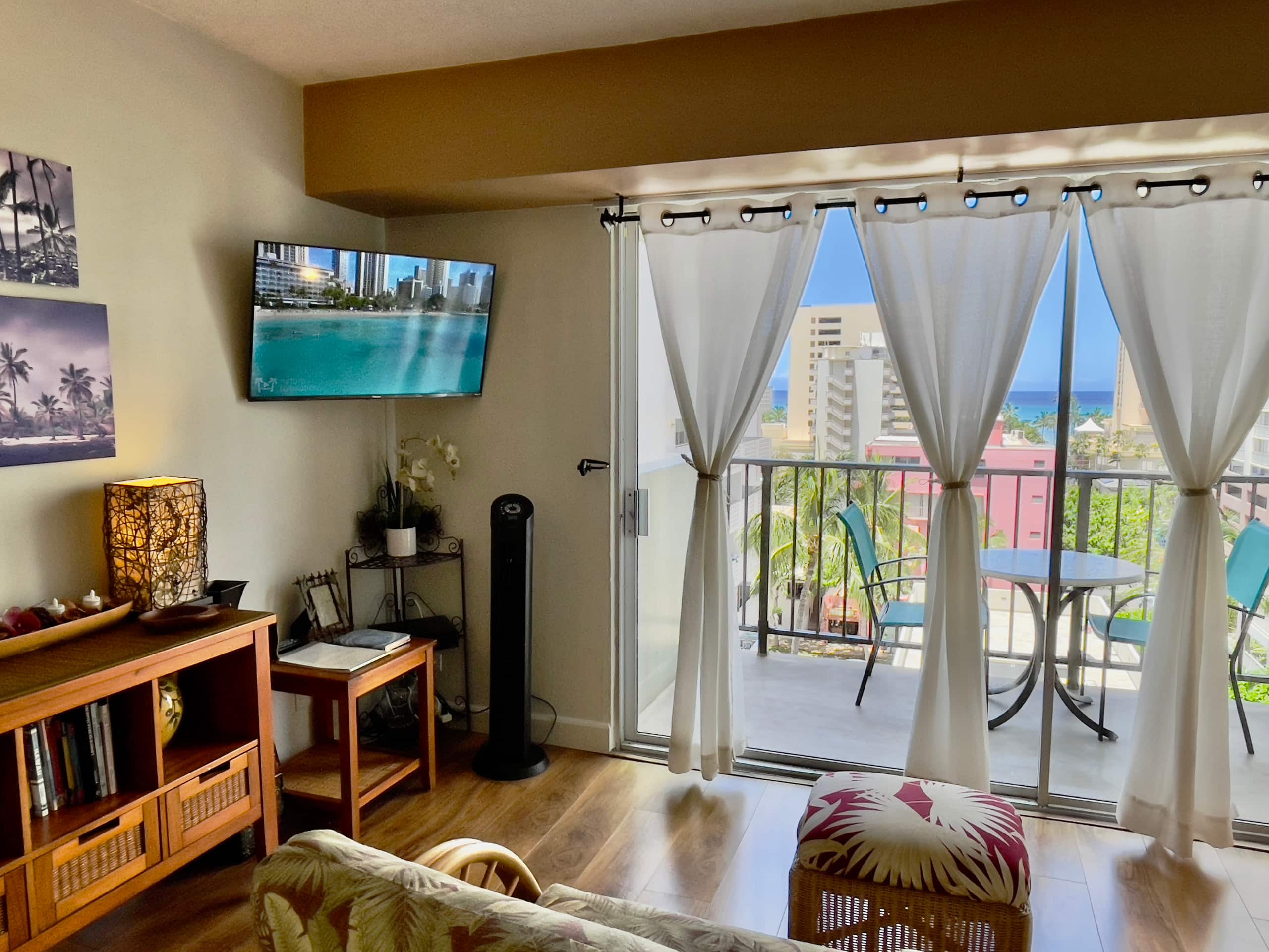 Condo in Honolulu · ★4.87 · 1 bedroom · 1 bed · 1 shared bath - Image 2