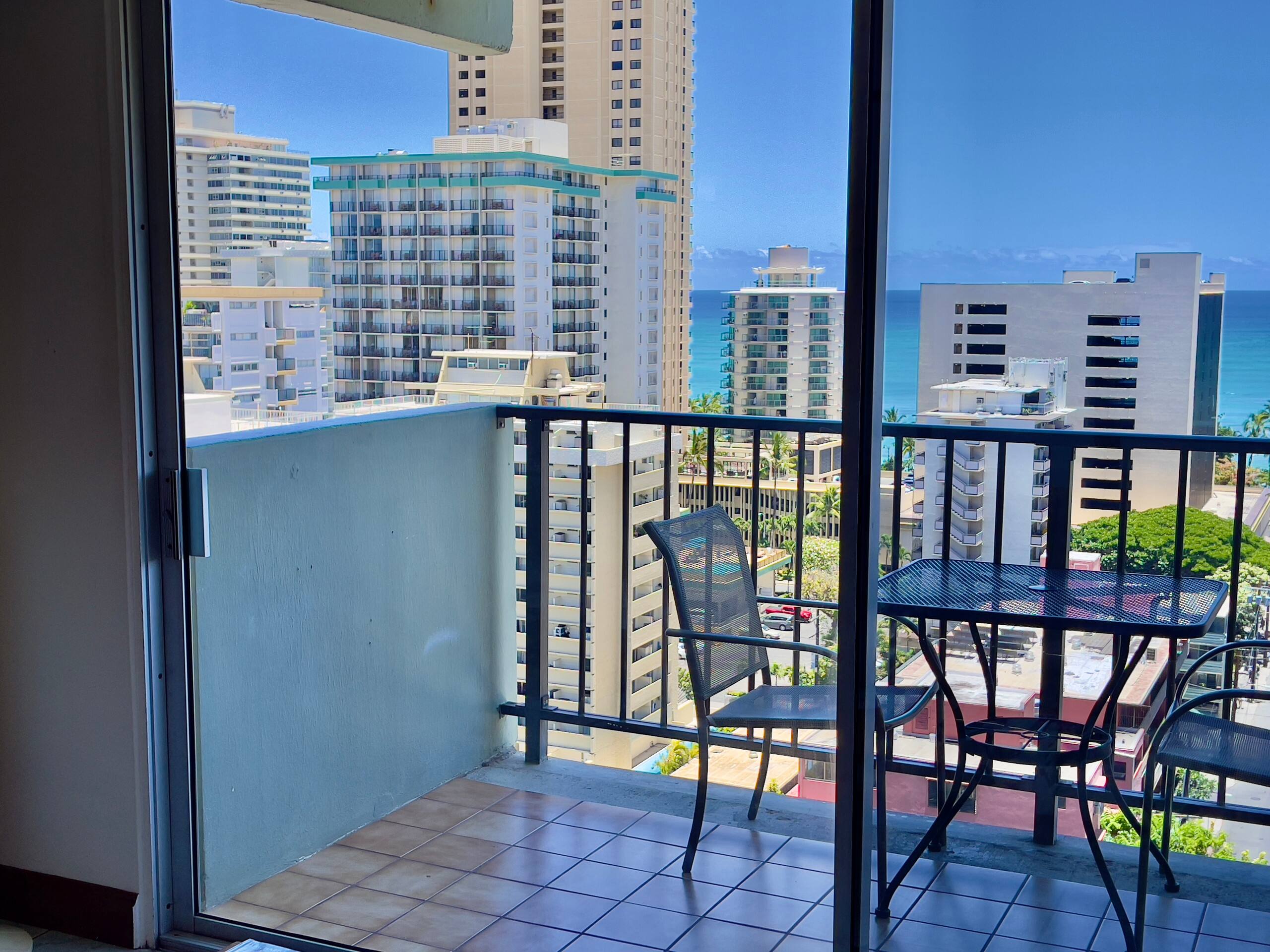 Condo in Honolulu · ★4.87 · 1 bedroom · 1 bed · 1 shared bath - Image 12