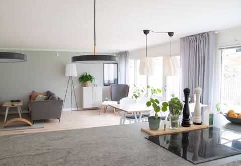 Child-friendly house near big city and sea