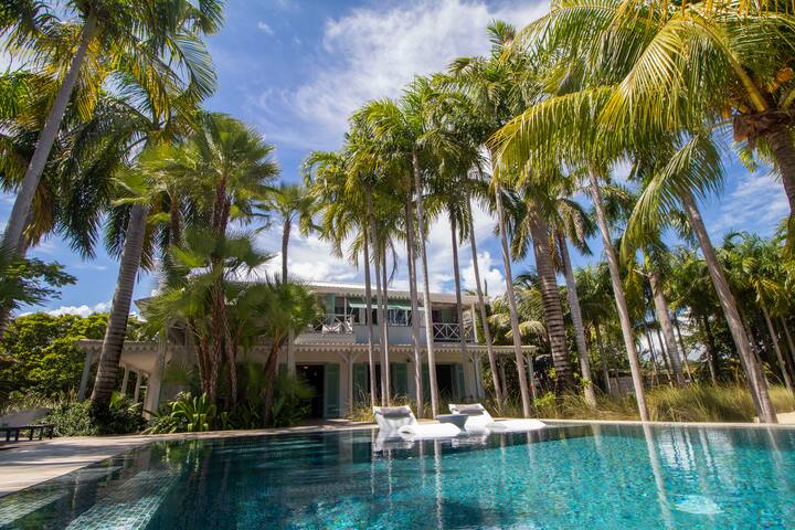 Beachfront villa IN Placencia village with chef gallery image 3