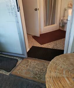 Level entryway no steps