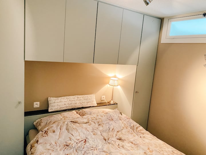 Schlafzimmer 2 / Bedroom 2
