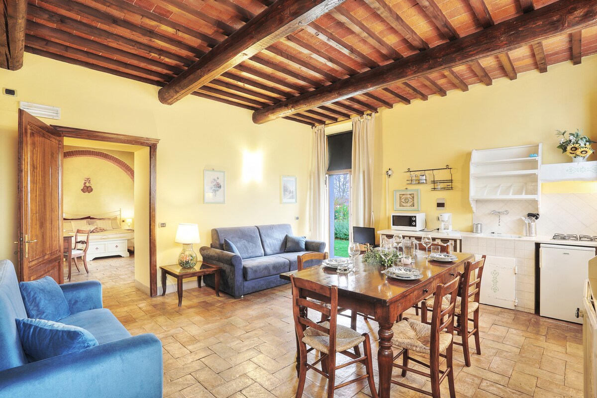 Popular Airbnb listing: Frutteto | Ground floor 2-bedroom apartment (4+2 p in Castiglion Fiorentino