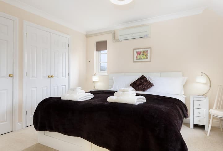 Glavna spavaća soba Super King sa spojenom kupaonicom