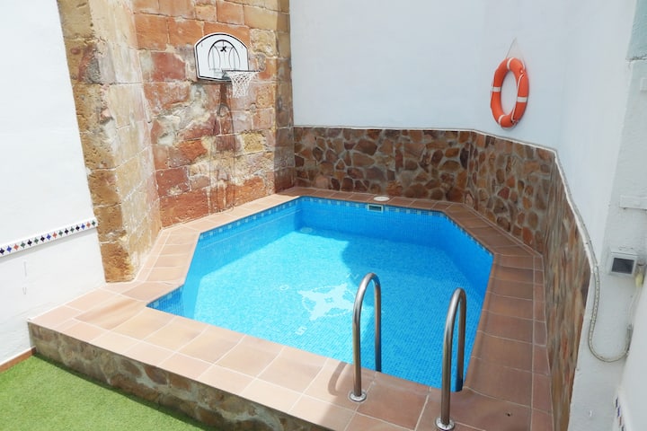 House with pool in the historic center