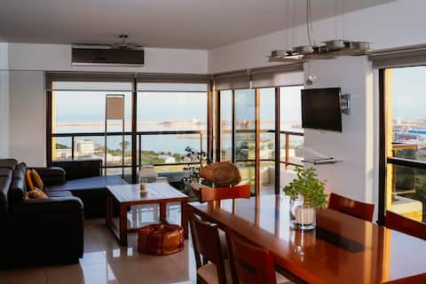 Anuncio de Airbnb popular: Oceanfront and Golf Course Apartment en San Carlos