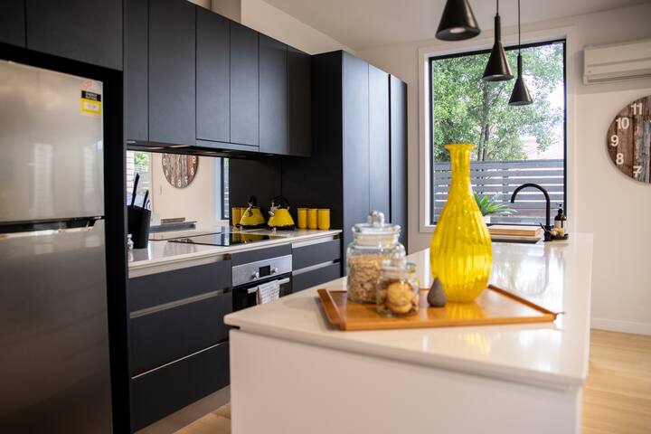 Cozy Pear Tree Cottage, views and nearby to CBD