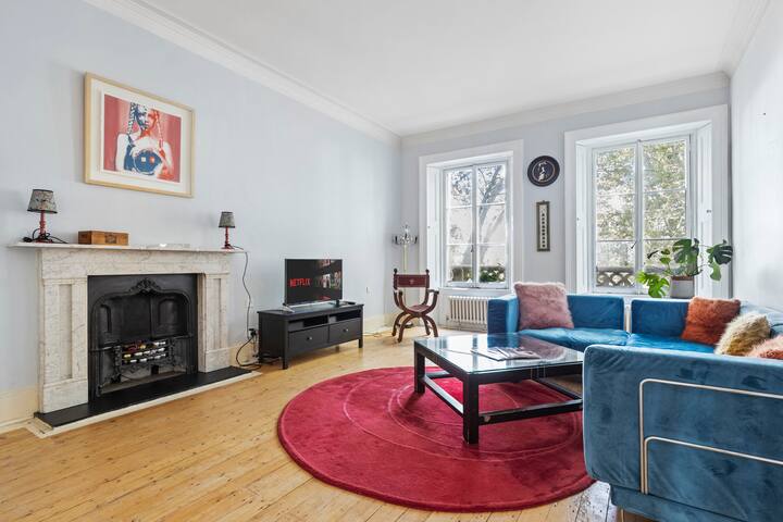 Germaine Greer’s Legacy Flat in Hyde Park gallery image 2