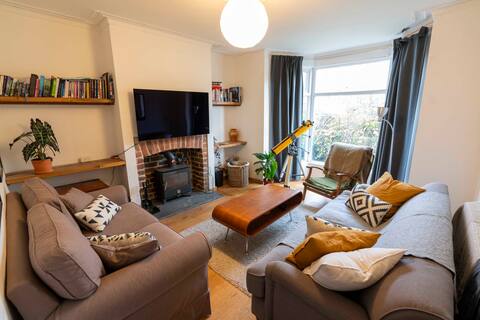 Popular Airbnb listing: 2 Double Bed House in leafy suburb. Near Sharrow in Broomhill