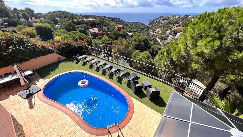 Luxury Villa Marina with stunning sea views gallery image 4