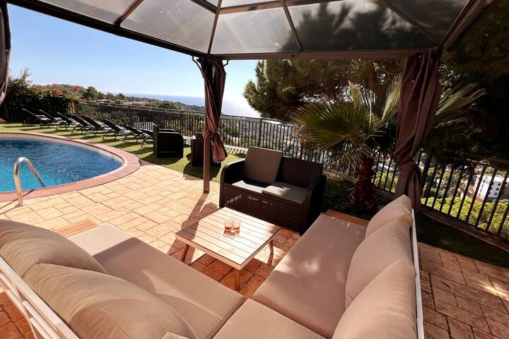 Luxury Villa Marina with stunning sea views gallery image 5