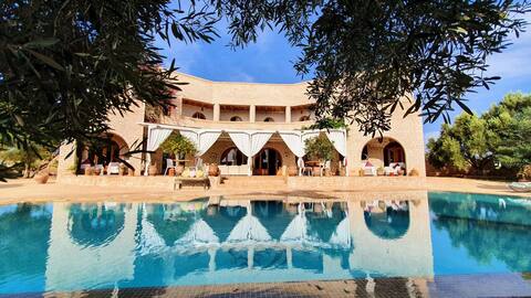Beautiful Luxury Villa with Pool and Yoga Area, 20 Guests Max