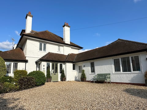 Contemporary 7 Bedroom 5 Bath House Near Beach