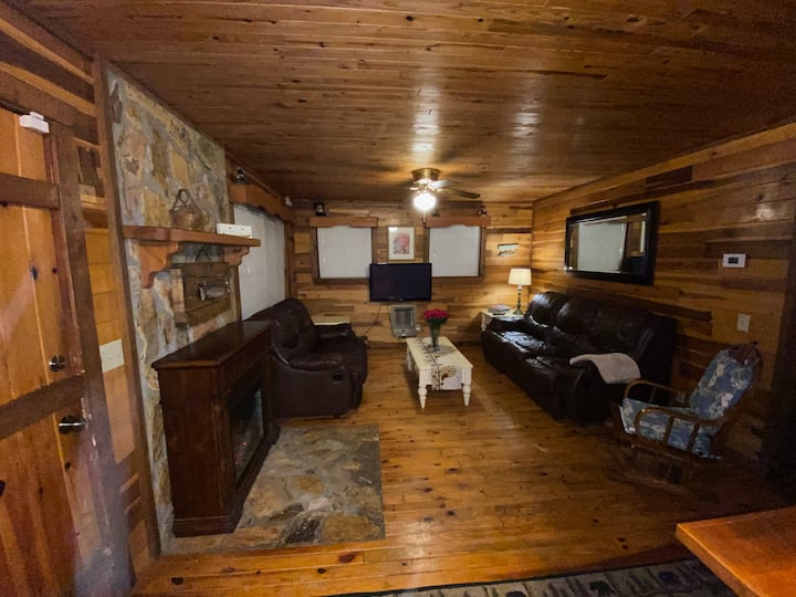 Hillside Cottage - Pet Friendly - No Cleaning Fee - Georgia, GA
