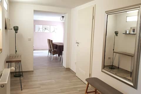 Leistungsstarkes Airbnb: 86 m² "Comfortable living in the Ruhr Valley" with sauna in Duisburg