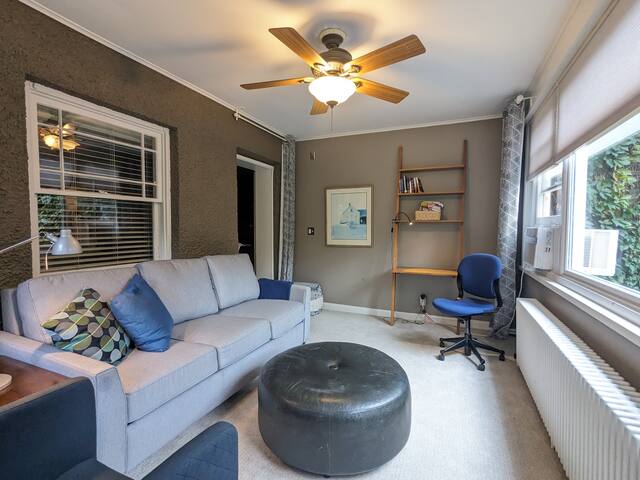 Grand Home near Lakes, DT, Conv. Ctr., Stadiums gallery image 3