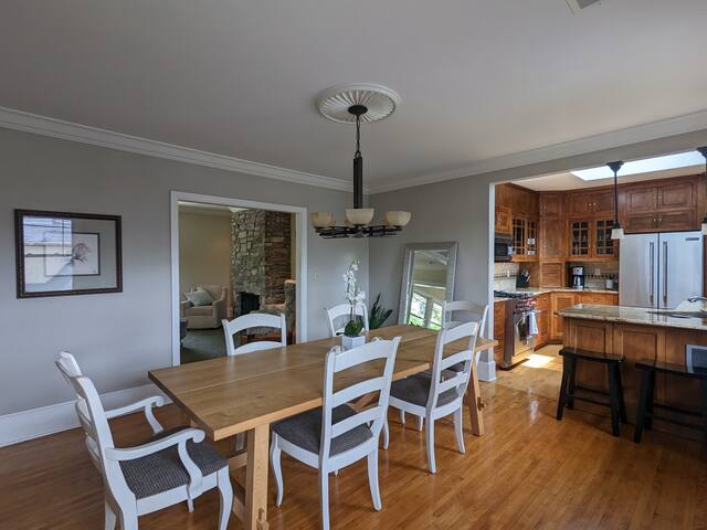 Grand Home near Lakes, DT, Conv. Ctr., Stadiums gallery image 4