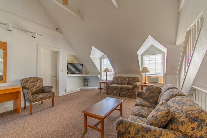 The Gibson Building 3br - Conway, NH