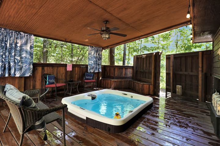 Wildwood Honeymoon Hideway, Hot Tub, WiFi