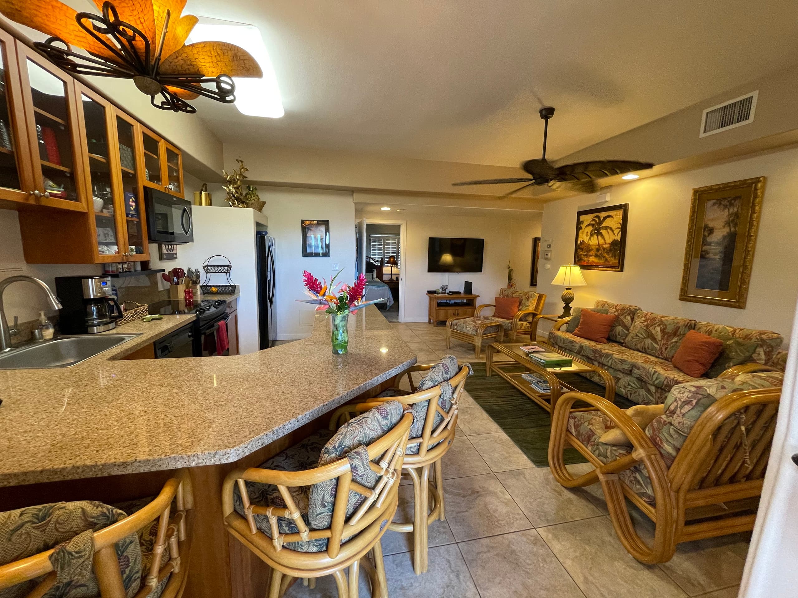 Condo in Kailua-Kona · ★4.94 · 2 bedrooms · 3 beds · 2 baths - Image 3