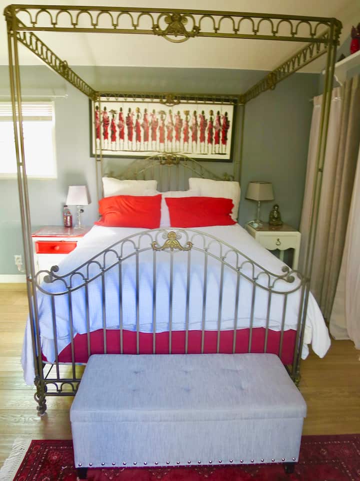 k dispozícii len na požiadanie – hlavná spálňa/vlastná kúpeľňa.