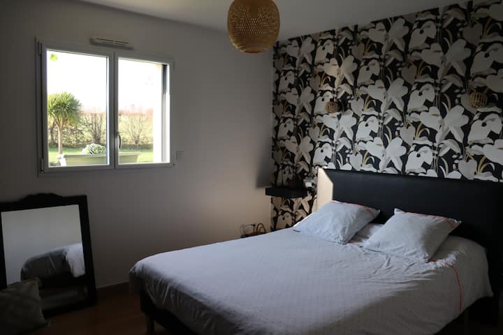 卧室1 ：主卧
双人床160 * 200