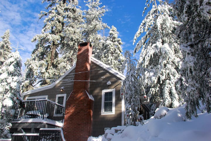 Historic Hershey Cabin 'Just for 2' Immaculate AC