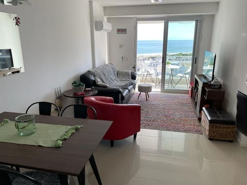 Successful Airbnb property: 2-bedroom apartment with sea view in Punta Del Este