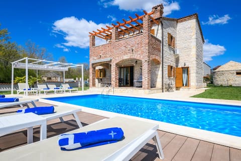 Paradis Villa Stone Queen with pool