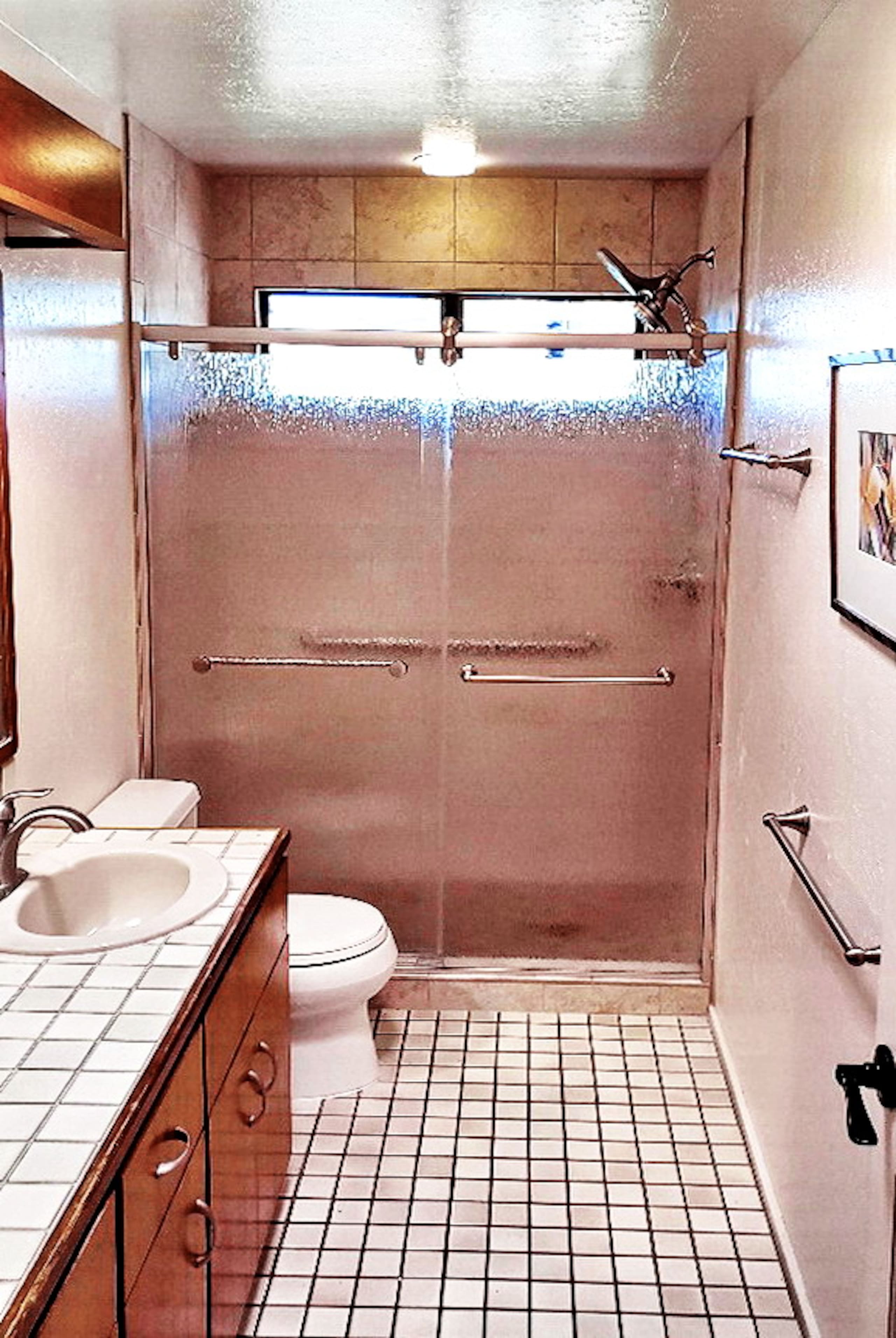 Condo in Kailua-Kona · ★4.88 · 3 bedrooms · 4 beds · 2.5 baths - Image 8