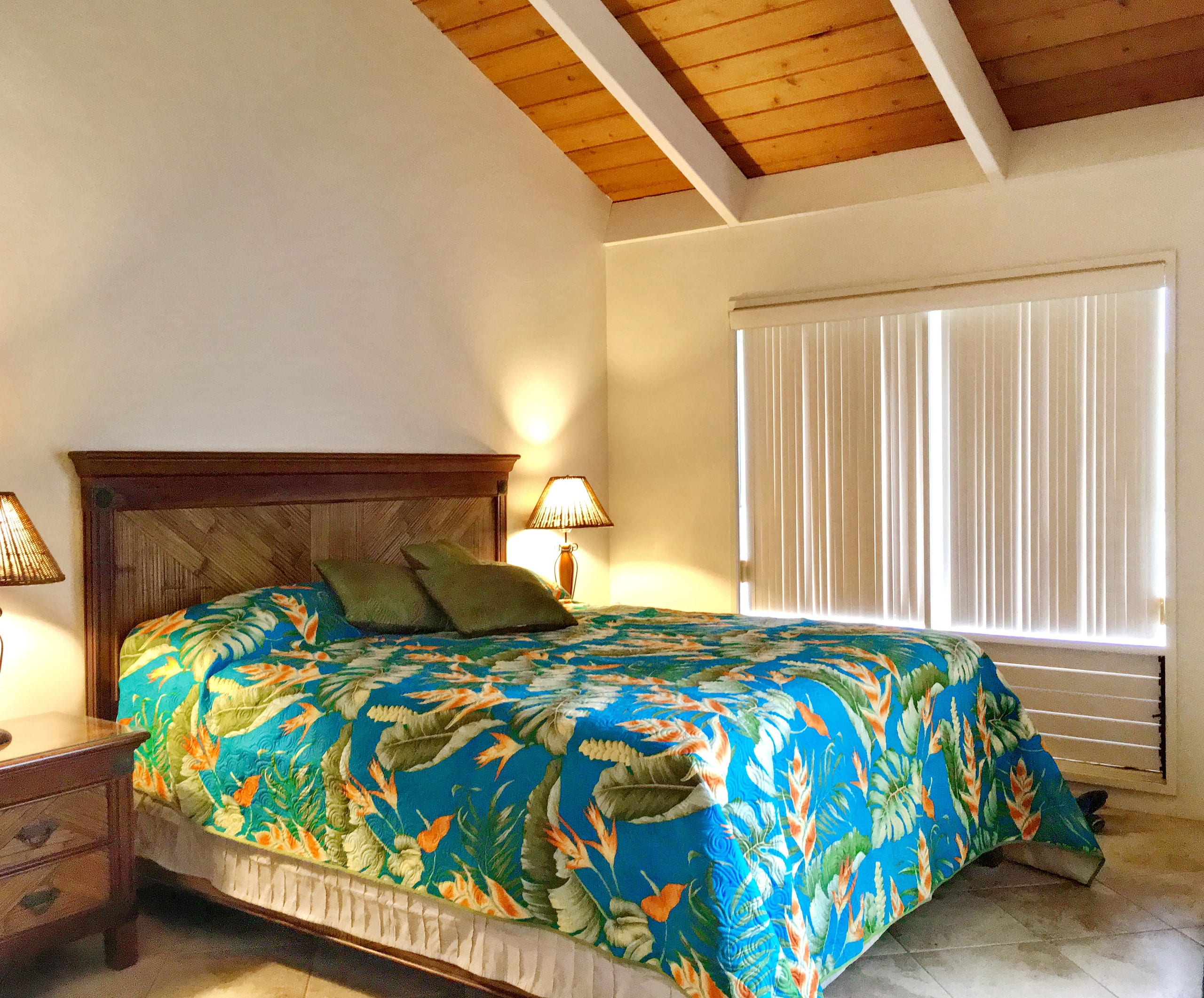Condo in Kailua-Kona · ★4.88 · 3 bedrooms · 4 beds · 2.5 baths - Image 5