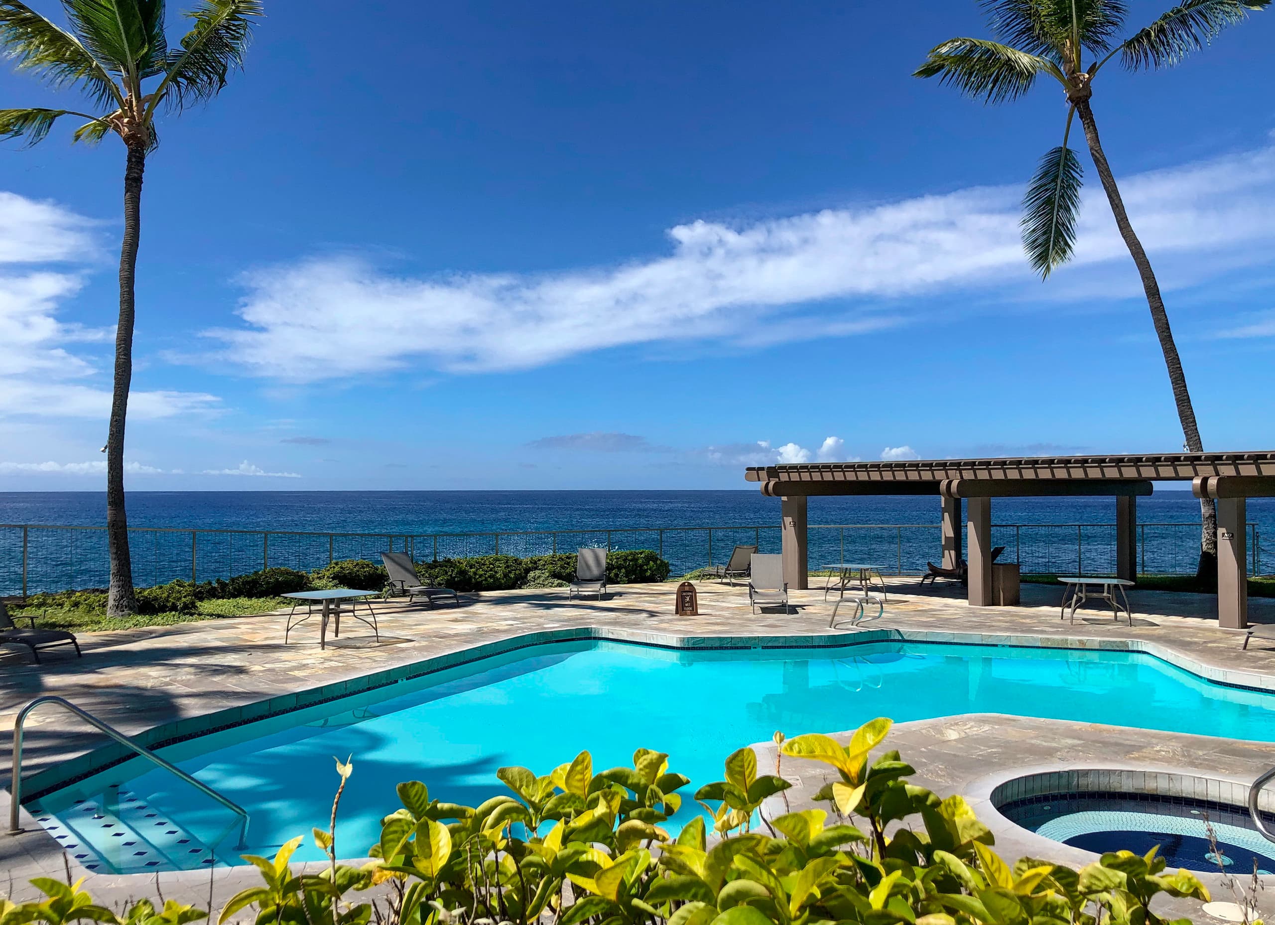 Condo in Kailua-Kona · ★4.88 · 3 bedrooms · 4 beds · 2.5 baths - Image 2