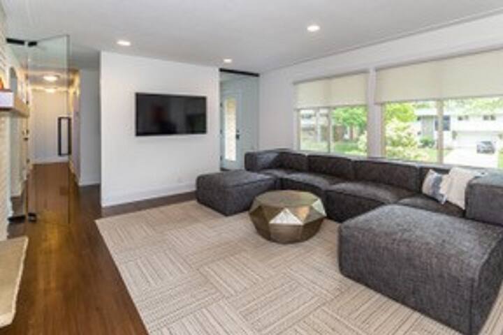 🎂 Let Them Eat Cake in this Fun Edina Family Home! gallery image 4