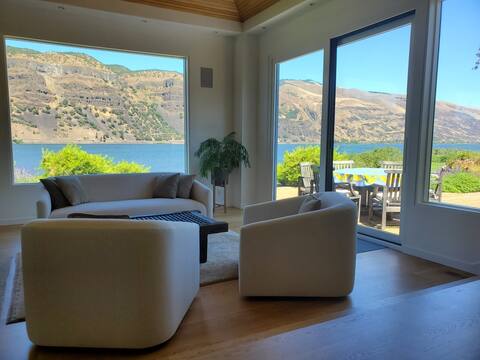 Beautiful Rowena Waterfront Home