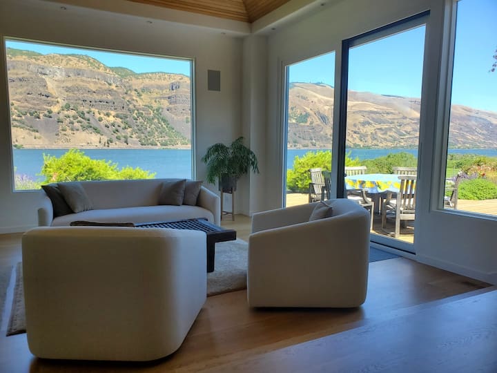 Beautiful Rowena Waterfront Home
