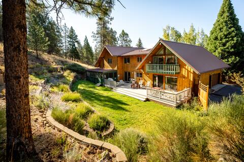 Large Mountain Cabin 63 Acres! | Fireplace | Deck