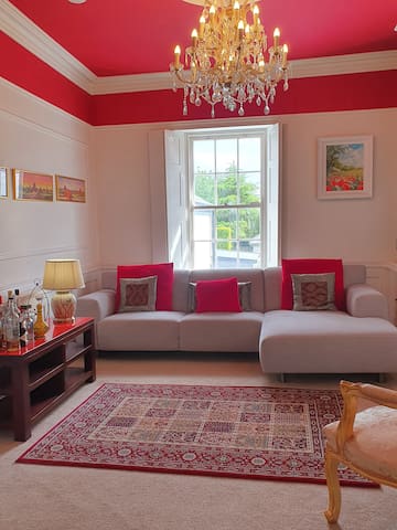 New Spacious Georgian House, Centrally Located! gallery image 3