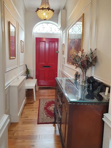 New Spacious Georgian House, Centrally Located! gallery image 4