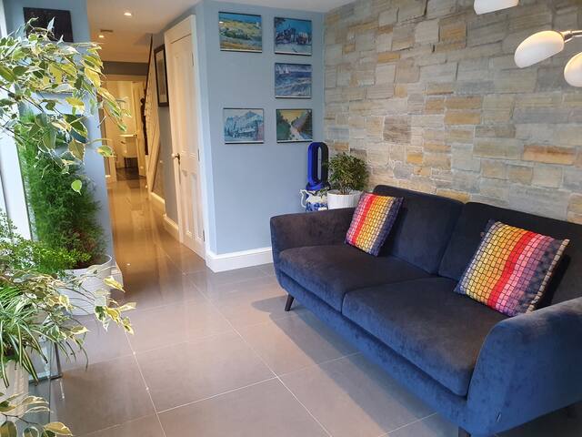 New Spacious Georgian House, Centrally Located! gallery image 5