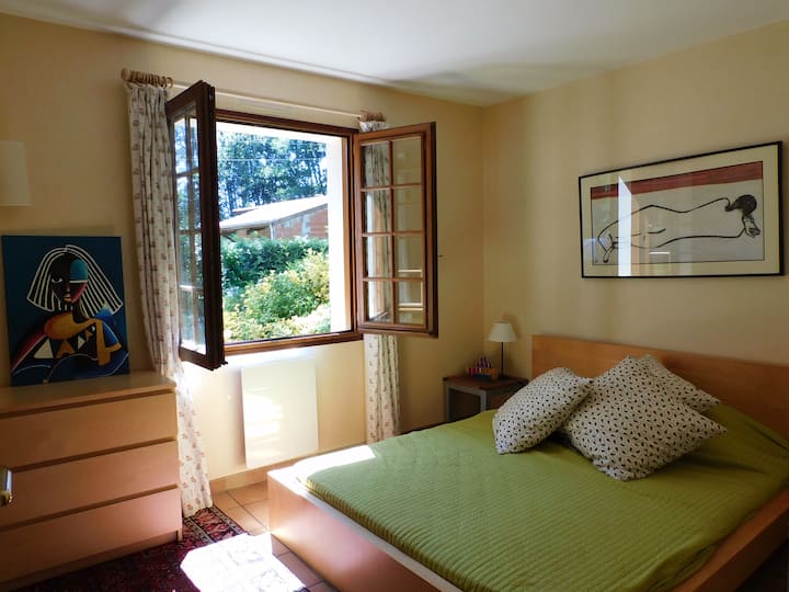 Spavaća soba s krevetom 16O, prizemlje.