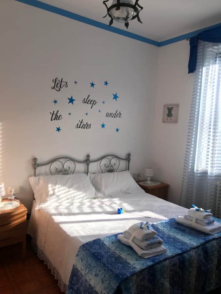 غرفة مزدوجة زرقاء