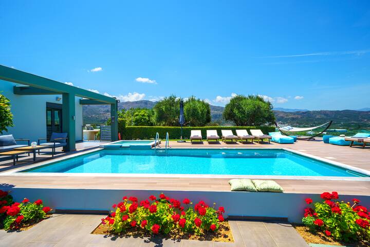 MythicOlive-Private Free Heated Pool-Amazing views gallery image 4