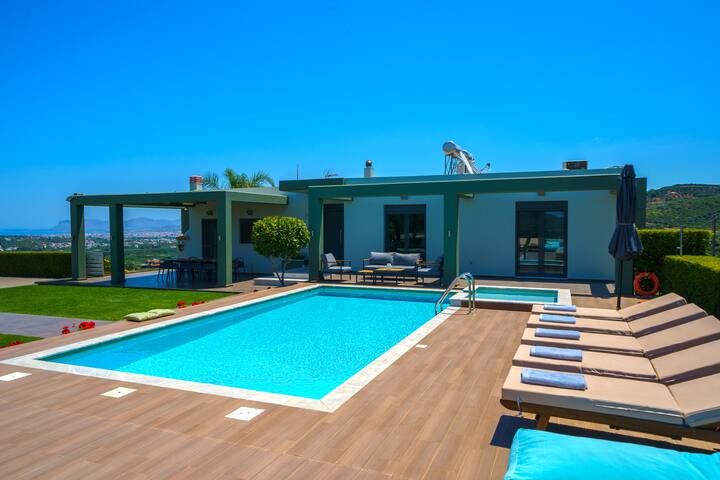 MythicOlive-Private Free Heated Pool-Amazing views gallery image 3