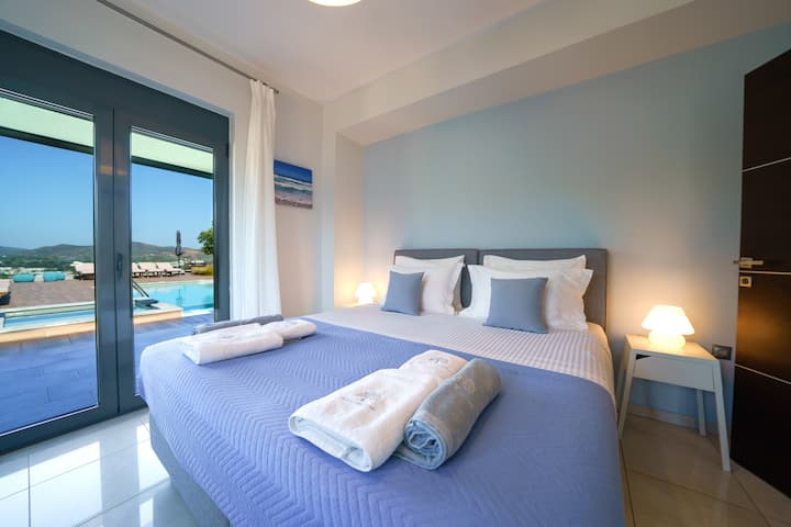 Second Bedroom , direct access to the pool !  Make a dive when you wish !