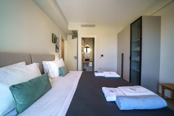 Fifth double bedroom with ensuite bathroom