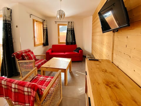 Spacious apartment in chalet 200 m from the slopes