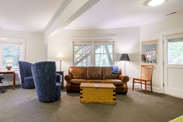 Enchanted Forest 1 Bedroom Suite W/parking. - Washington D. C., DC