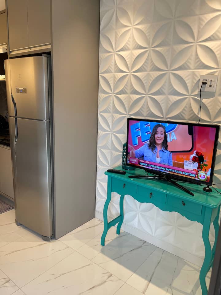 غرفة مع تلفزيون