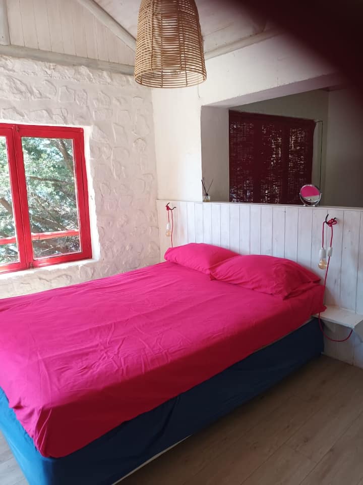 Casa 1, pieza matrimonial, cama doble con baño en suite, piso 1